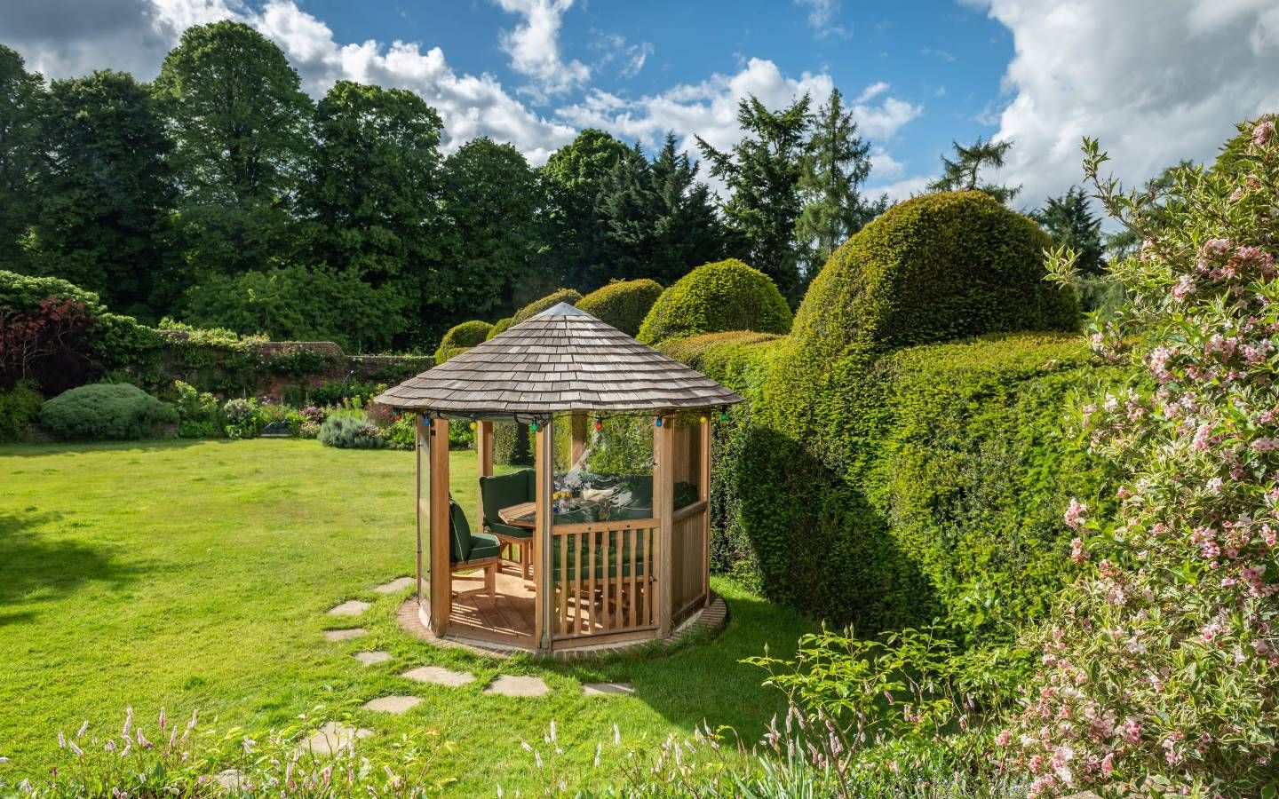 Cost of 10 fictional gardens blog header