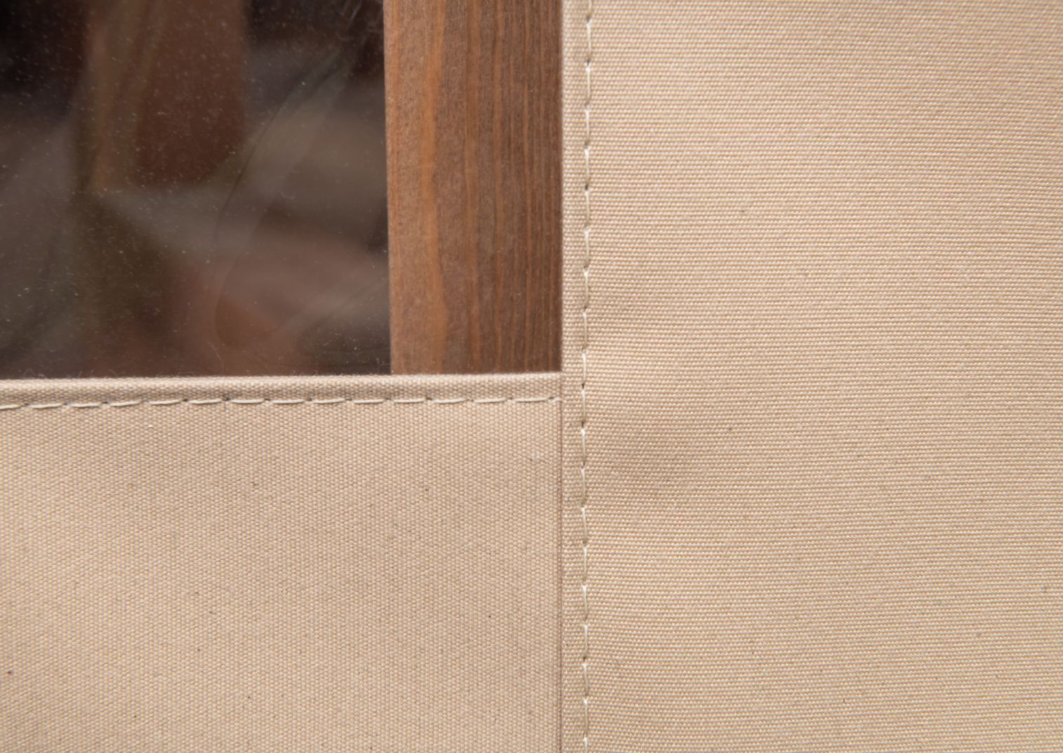 Customisable water-resistant blinds