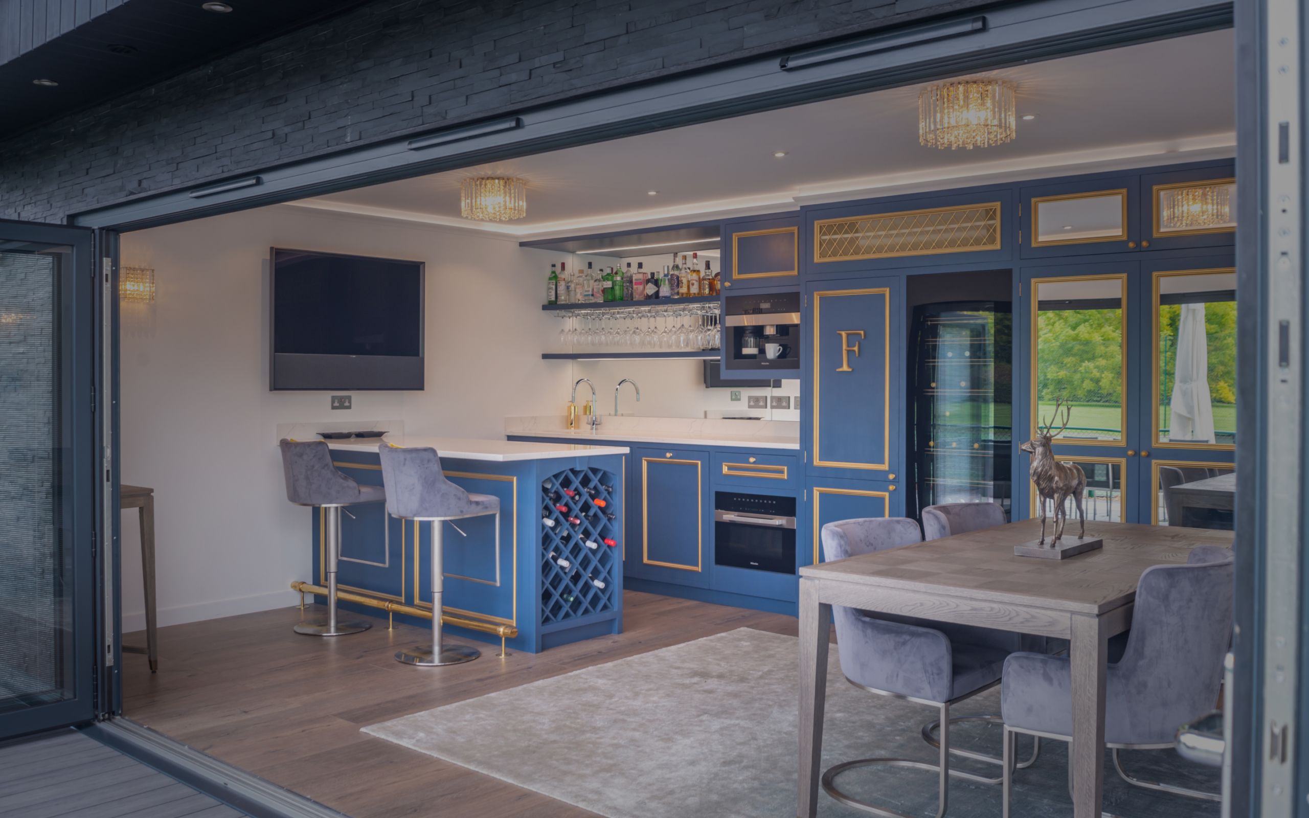 Garden bar rooms hero