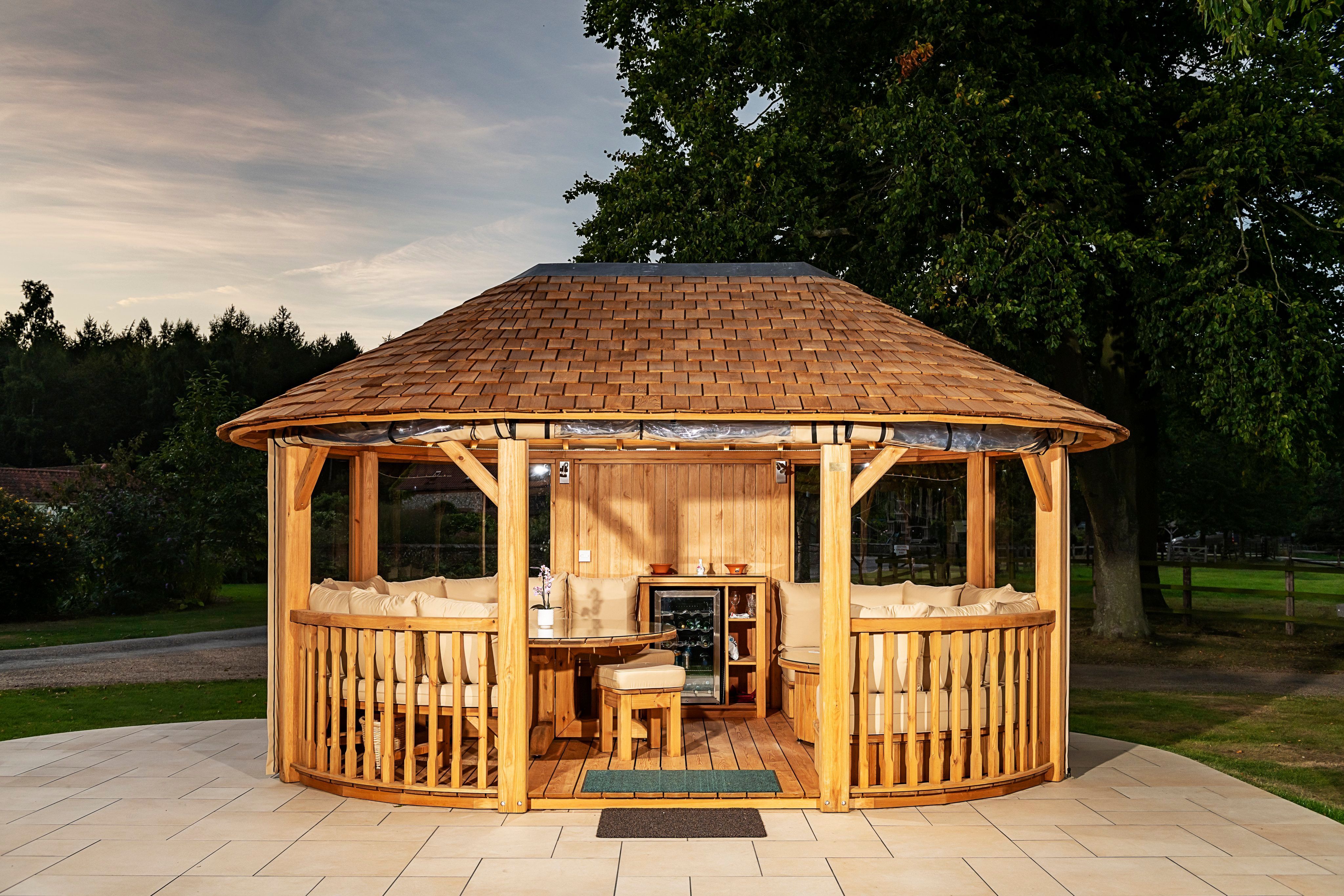 Crown Windsor in a garden setting